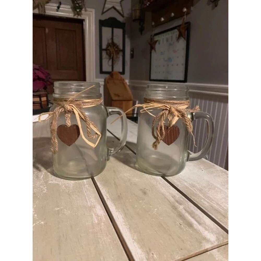 2 jars/mugs with hearts